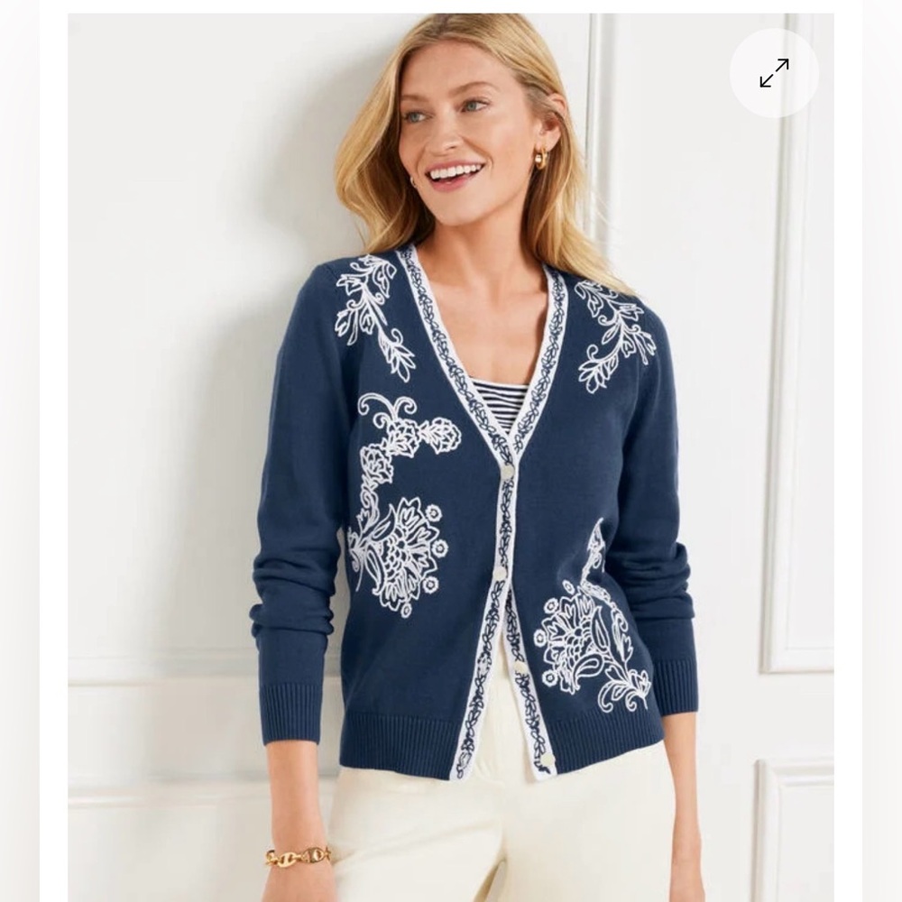 EMBROIDERED V-NECK CARDIGAN